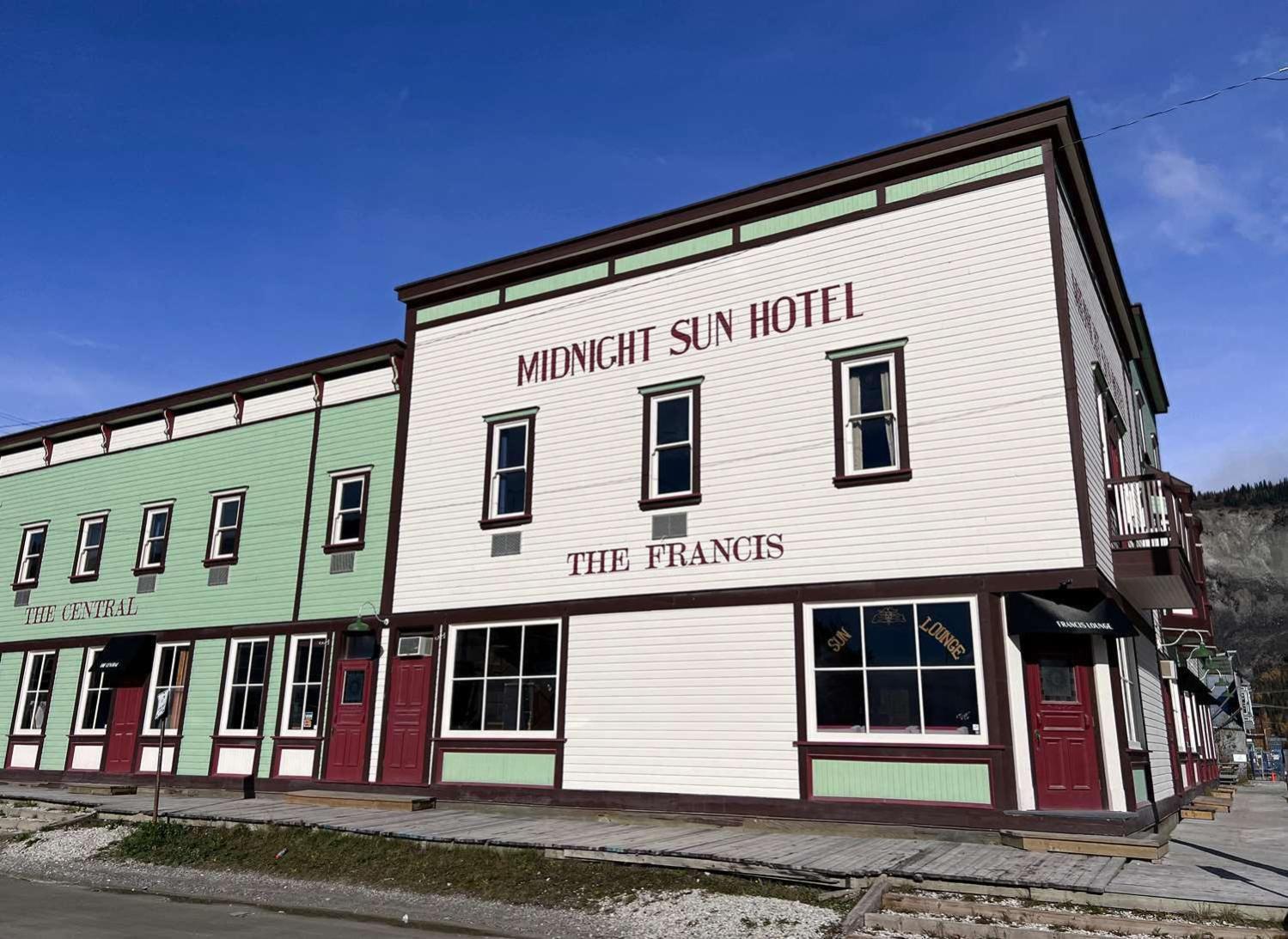 Midnight Sun, A Coast Hotel 道森市 外观 照片