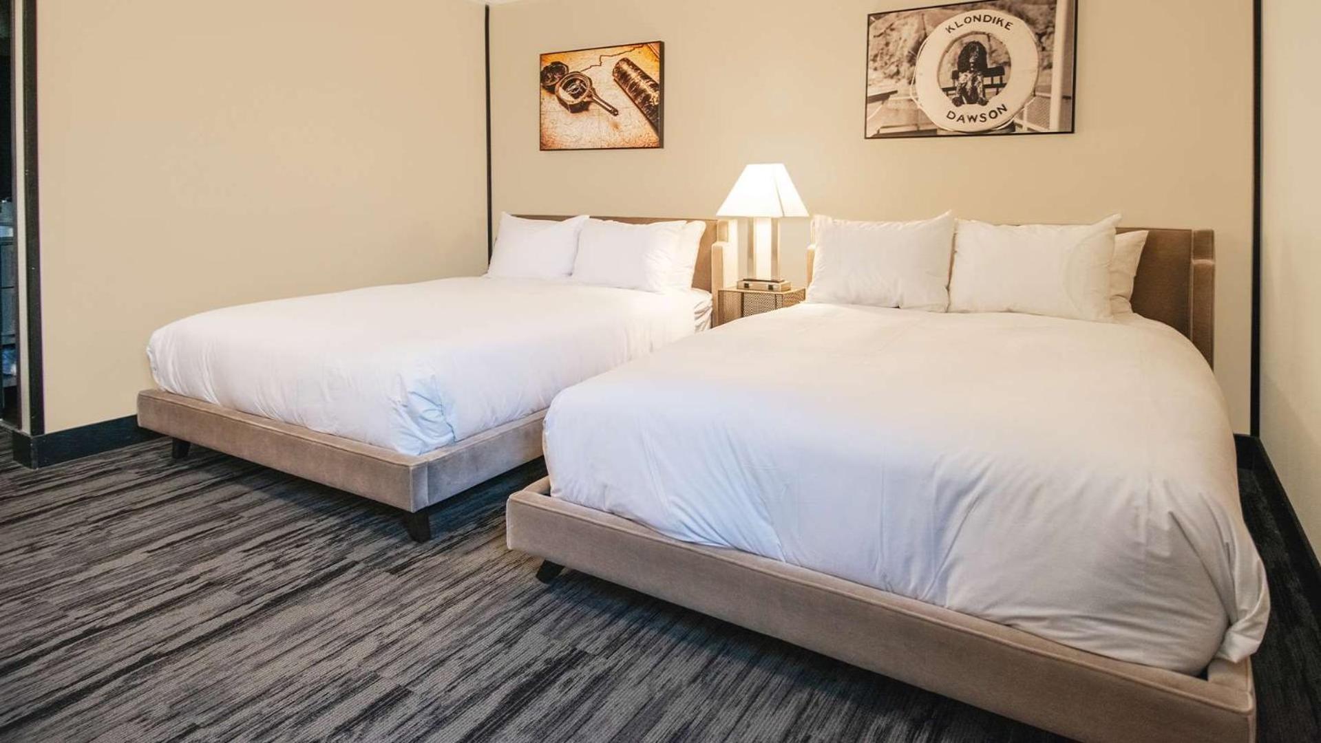 Midnight Sun, A Coast Hotel 道森市 外观 照片