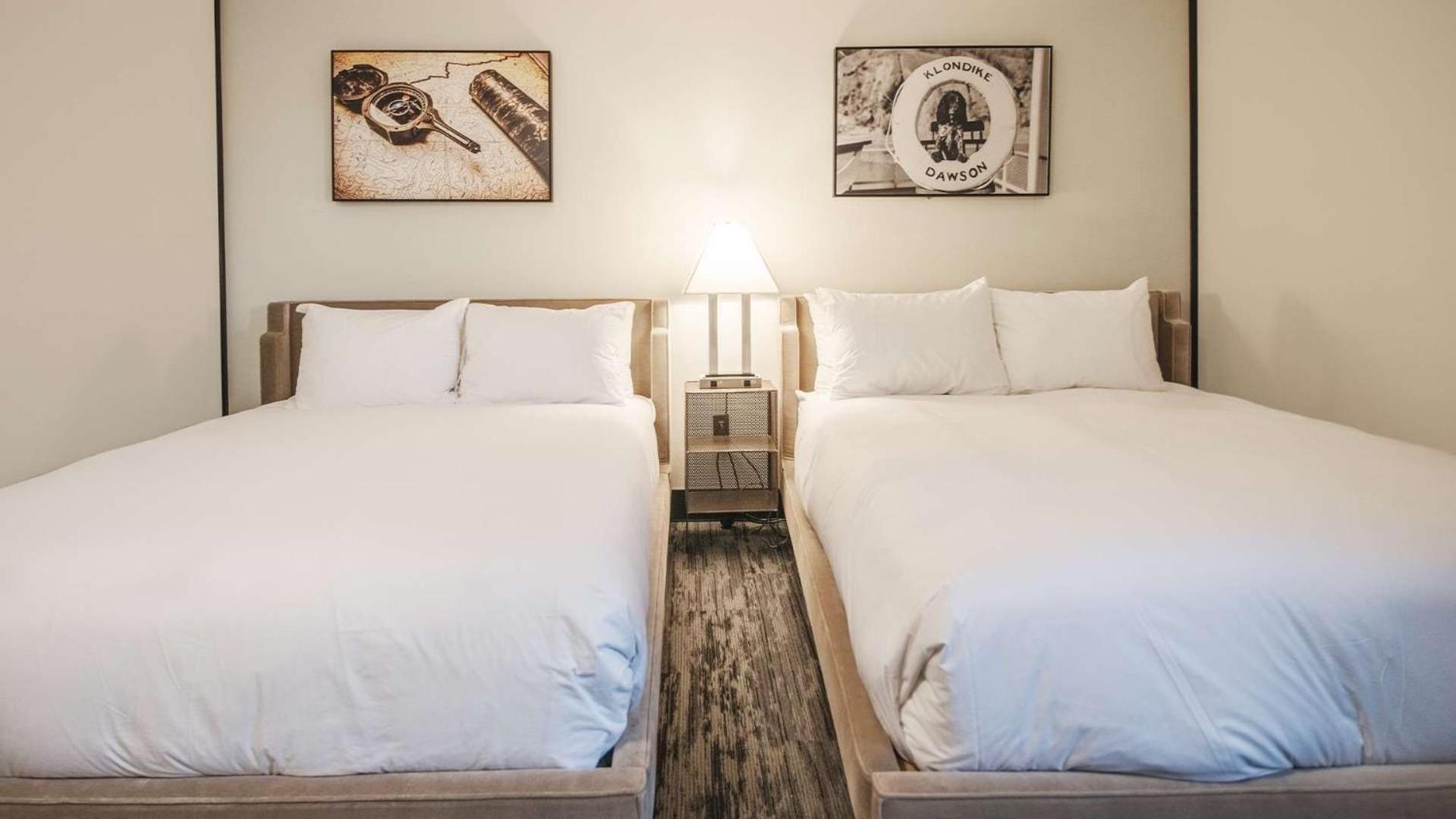 Midnight Sun, A Coast Hotel 道森市 外观 照片