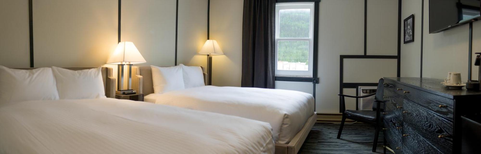Midnight Sun, A Coast Hotel 道森市 外观 照片