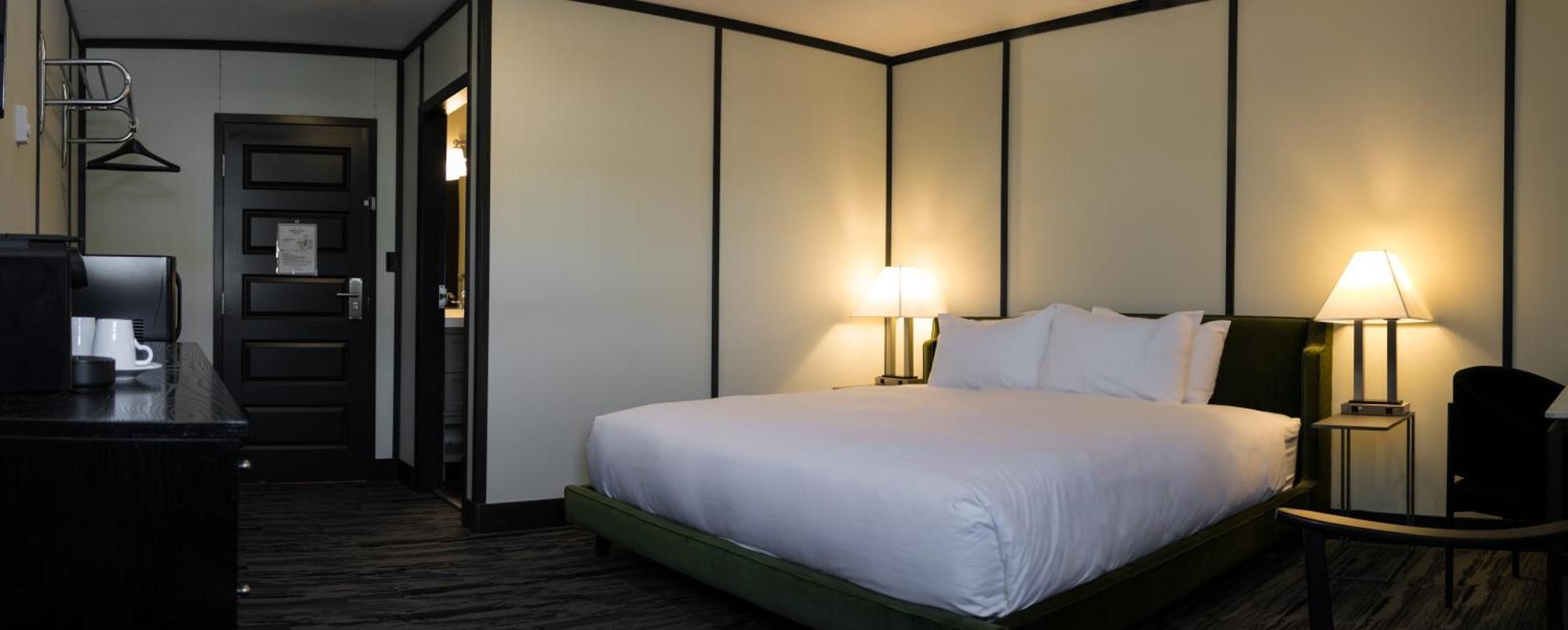 Midnight Sun, A Coast Hotel 道森市 外观 照片