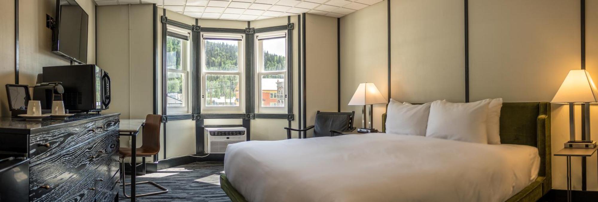 Midnight Sun, A Coast Hotel 道森市 外观 照片