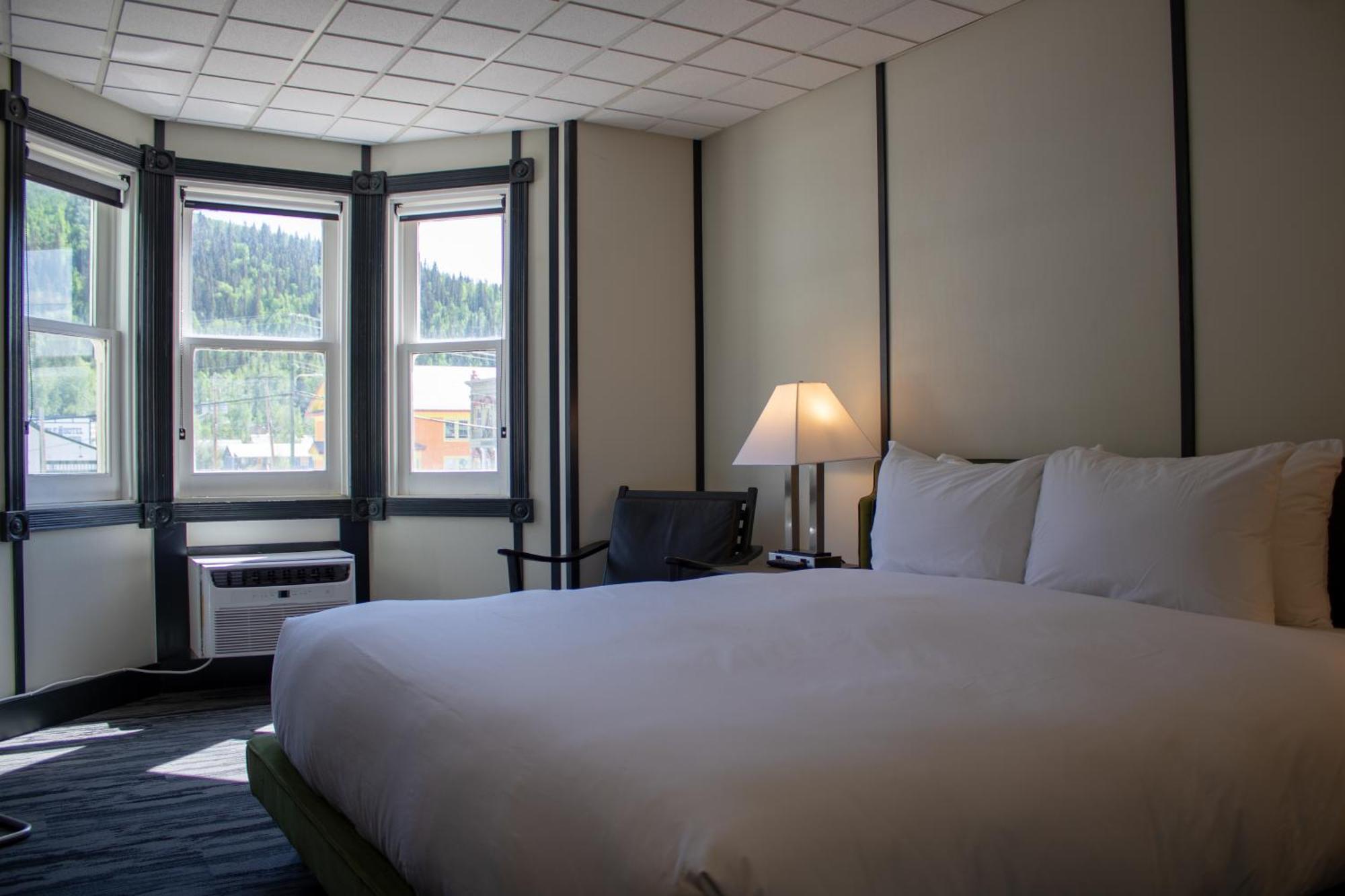 Midnight Sun, A Coast Hotel 道森市 外观 照片