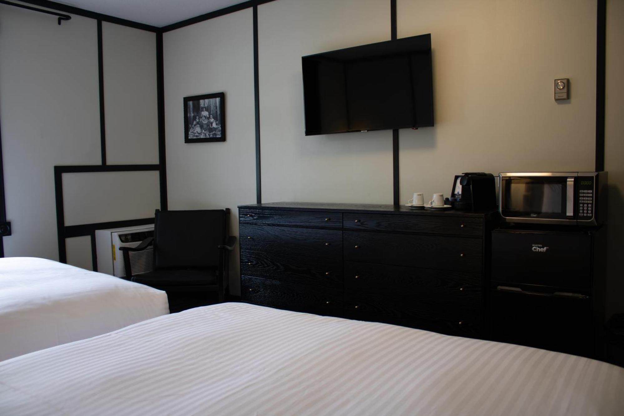 Midnight Sun, A Coast Hotel 道森市 外观 照片