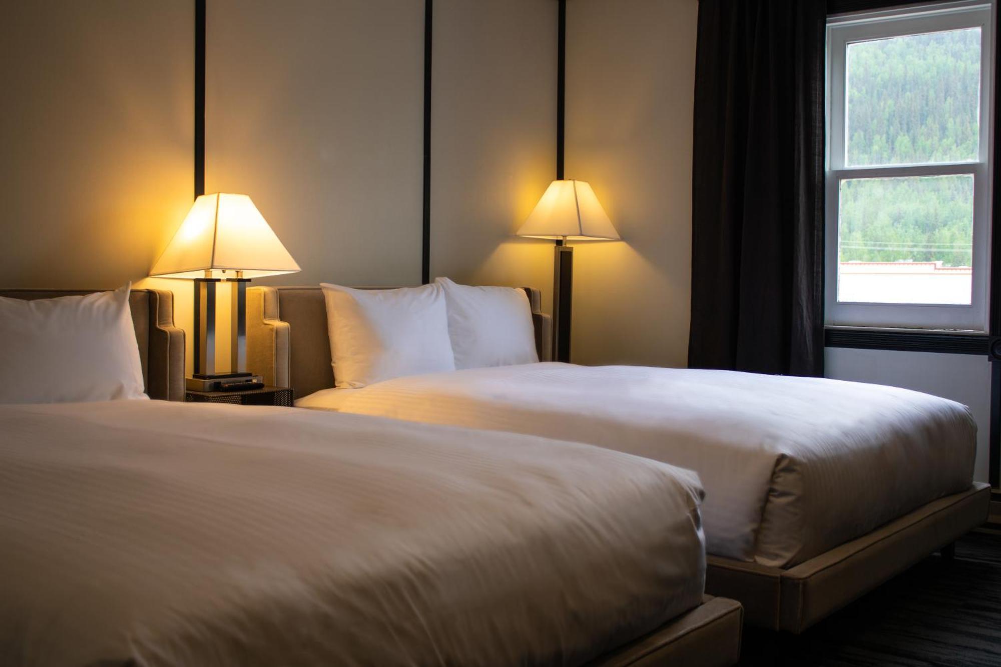 Midnight Sun, A Coast Hotel 道森市 外观 照片