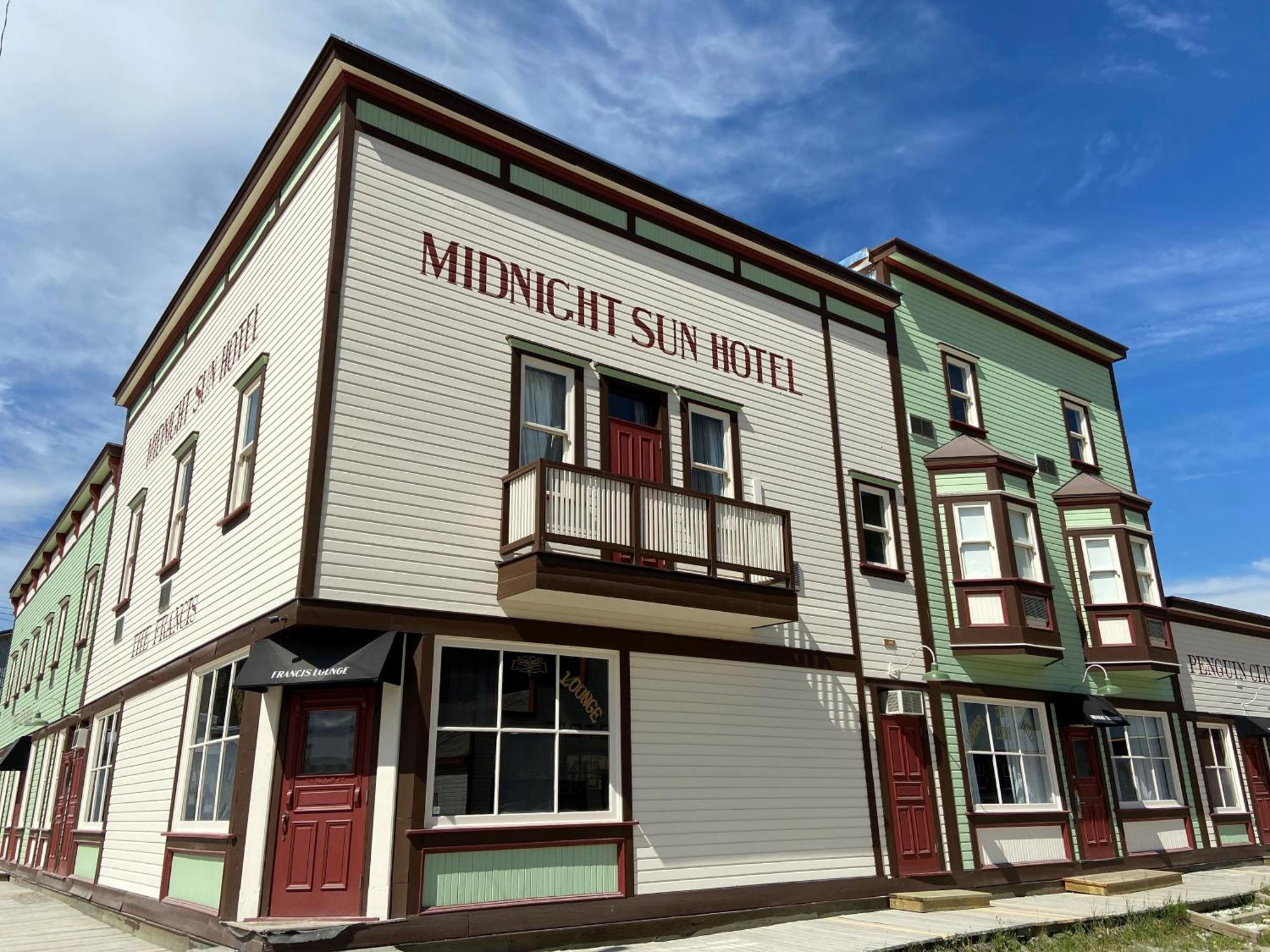 Midnight Sun, A Coast Hotel 道森市 外观 照片